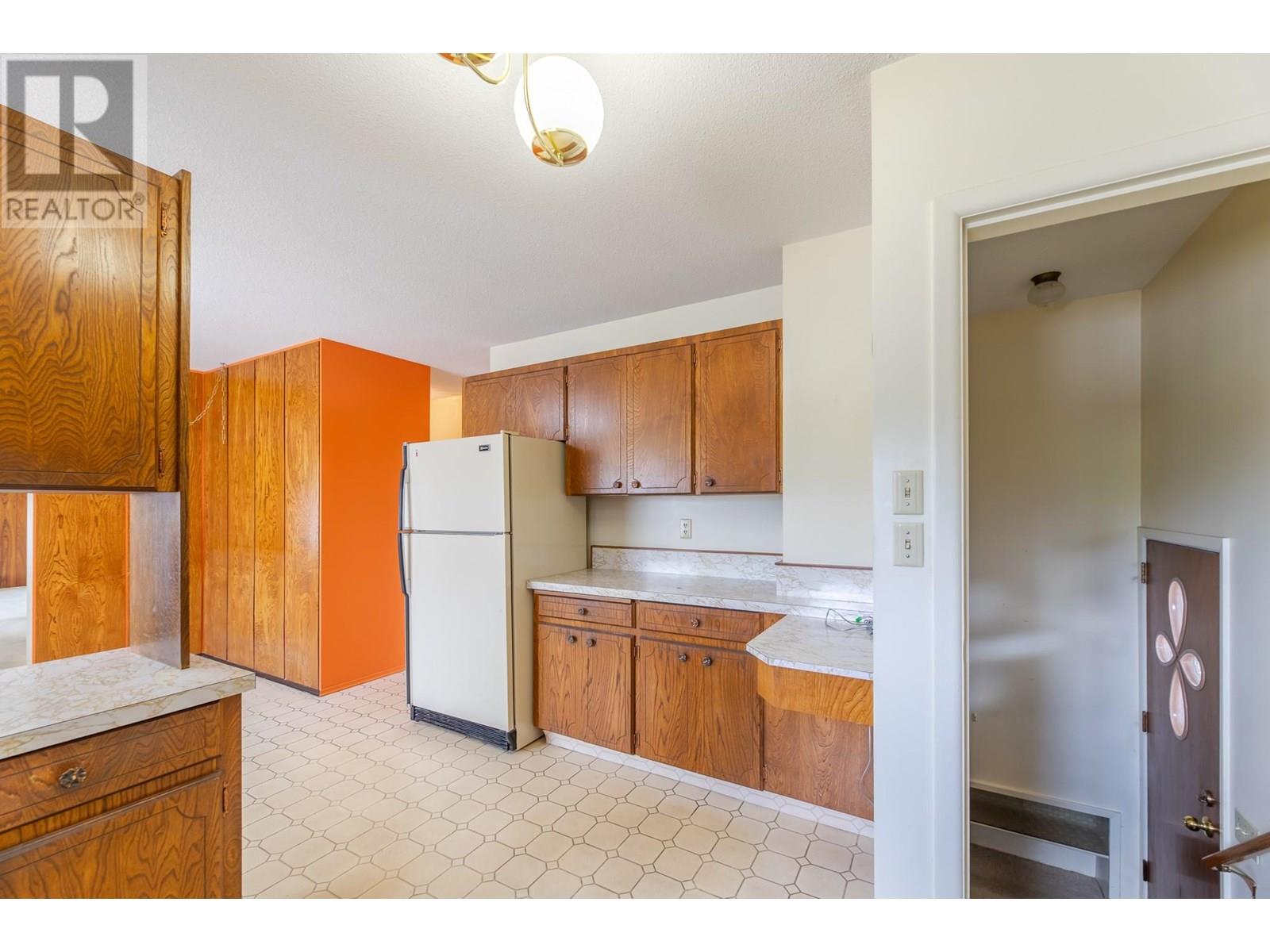 2450 Mckenzie Street, Penticton, British Columbia  V2A 6H7 - Photo 14 - 10351725