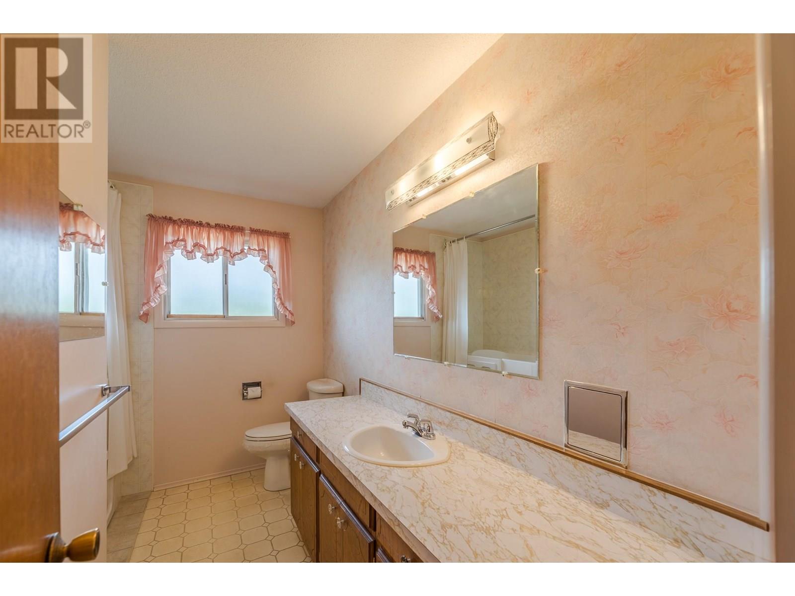 2450 Mckenzie Street, Penticton, British Columbia  V2A 6H7 - Photo 20 - 10351725