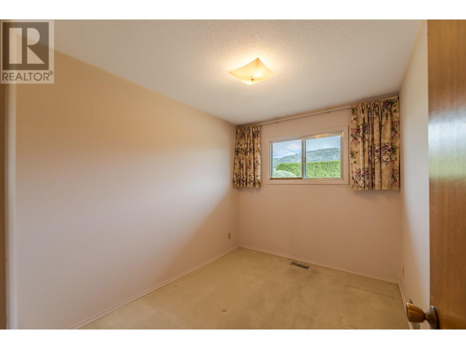 2450 Mckenzie Street, Penticton, British Columbia  V2A 6H7 - Photo 21 - 10351725