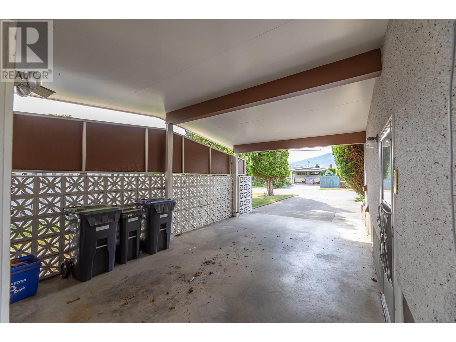 2450 Mckenzie Street, Penticton, British Columbia  V2A 6H7 - Photo 4 - 10351725