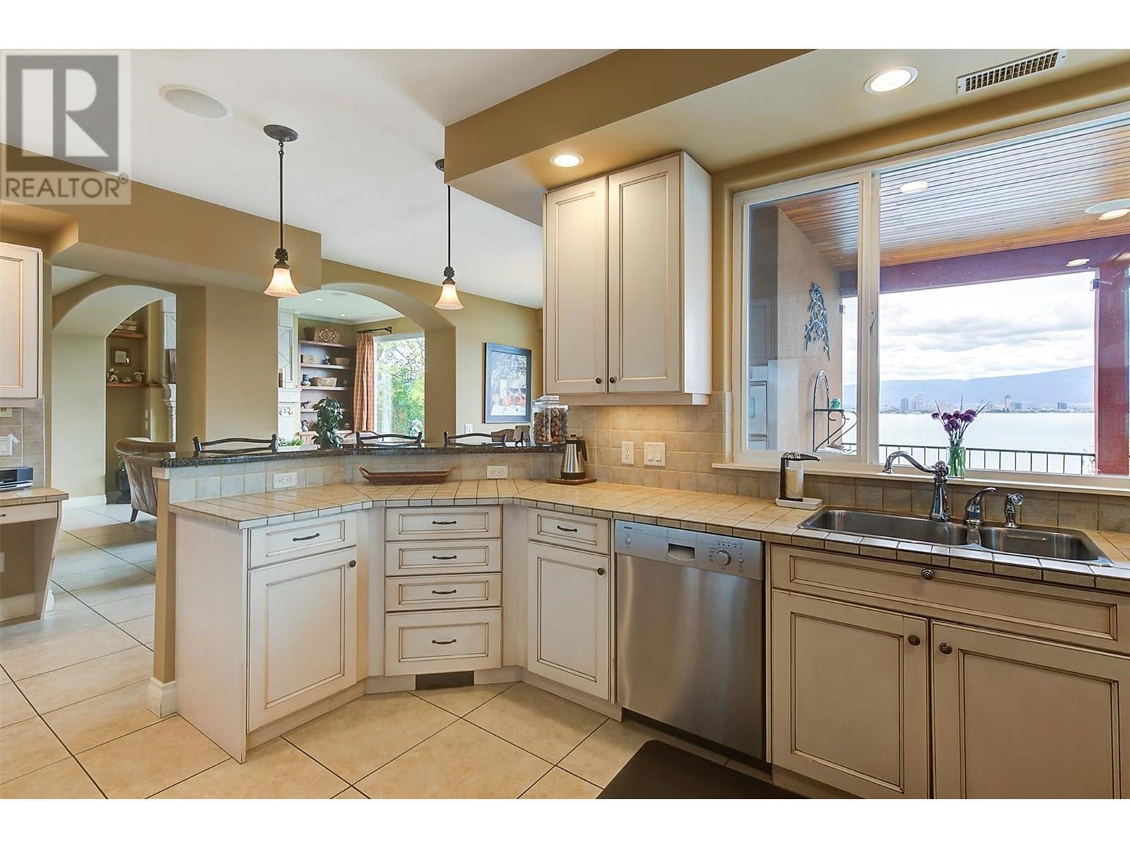 683 Westside Road S, West Kelowna, British Columbia  V1Z 3S2 - Photo 31 - 10352137