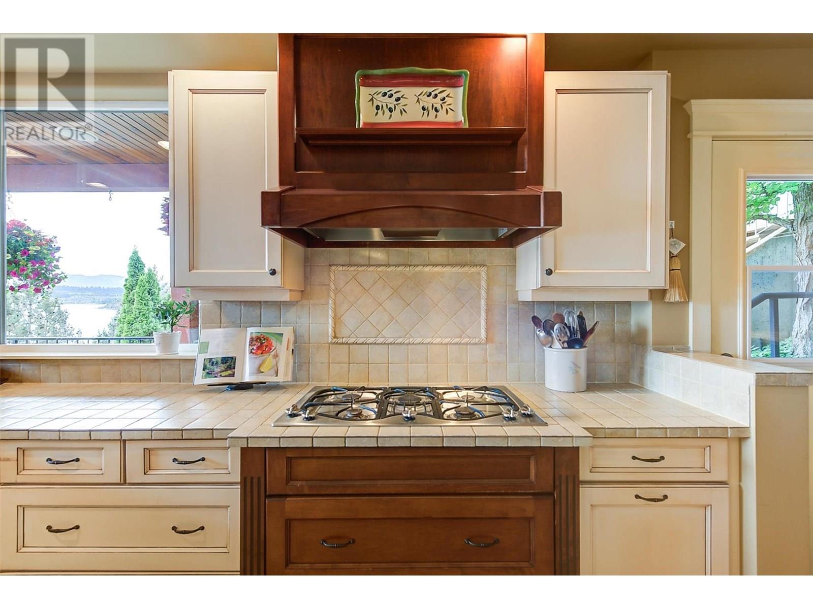 683 Westside Road S, West Kelowna, British Columbia  V1Z 3S2 - Photo 34 - 10352137