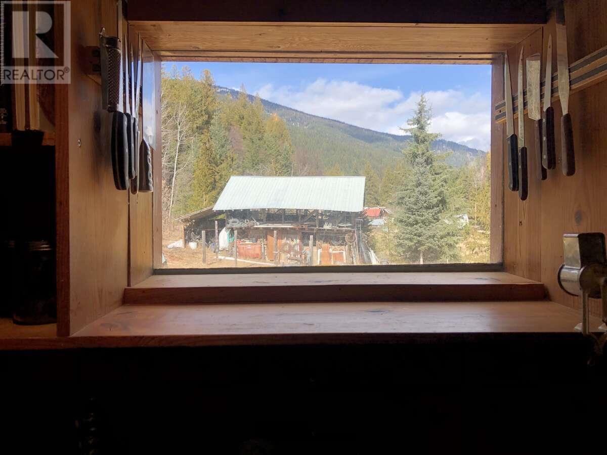 6119 Slocan River Road, Appledale, British Columbia  V0G 2J0 - Photo 11 - 10352161