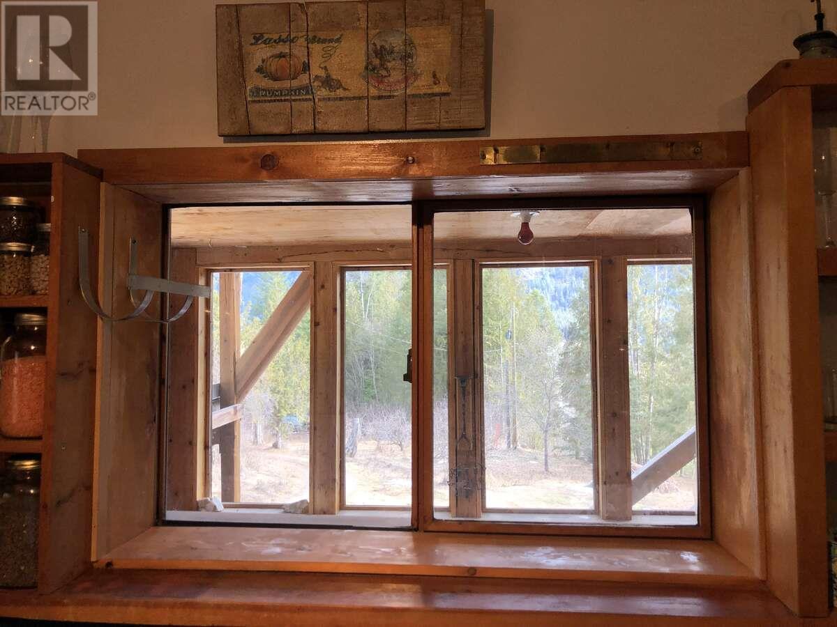 6119 Slocan River Road, Appledale, British Columbia  V0G 2J0 - Photo 14 - 10352161