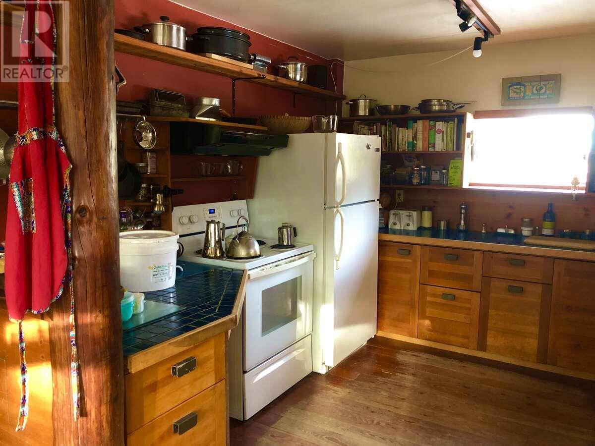 6119 Slocan River Road, Appledale, British Columbia  V0G 2J0 - Photo 9 - 10352161