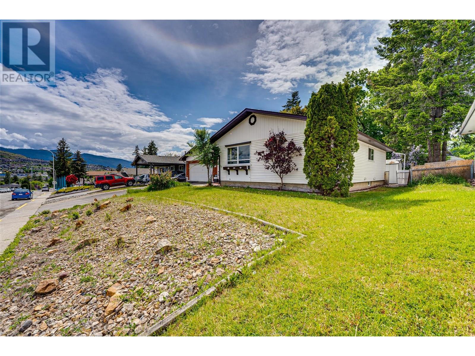 2304 18 Street, Vernon, British Columbia  V1T 3Z8 - Photo 1 - 10352112