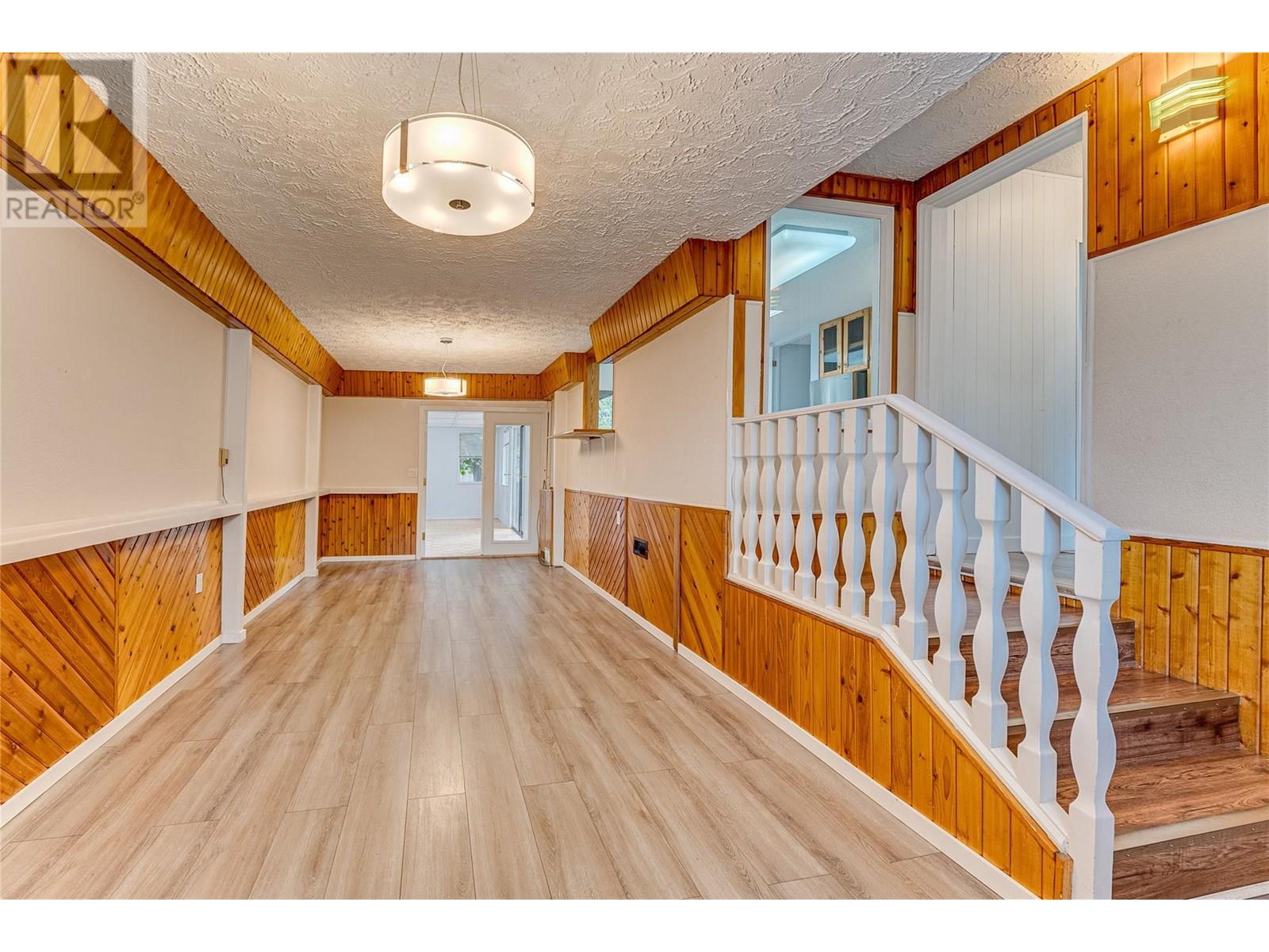 2304 18 Street, Vernon, British Columbia  V1T 3Z8 - Photo 10 - 10352112