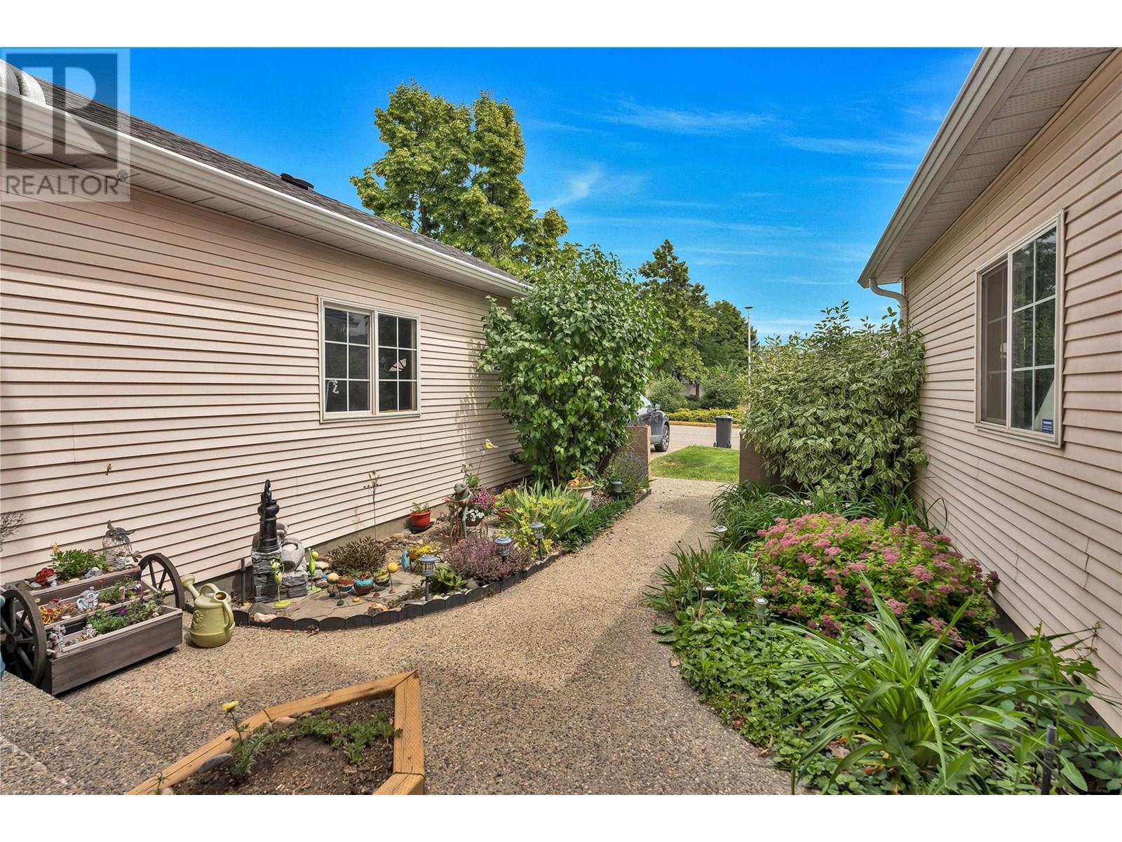 160 Celano Crescent Unit# 104, Kelowna, British Columbia  V1V 1X9 - Photo 4 - 10351947
