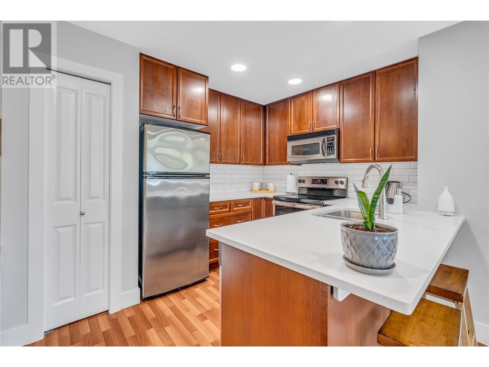 256 Hastings Avenue Unit# 403, Penticton, British Columbia  V2A 2V6 - Photo 1 - 10351936
