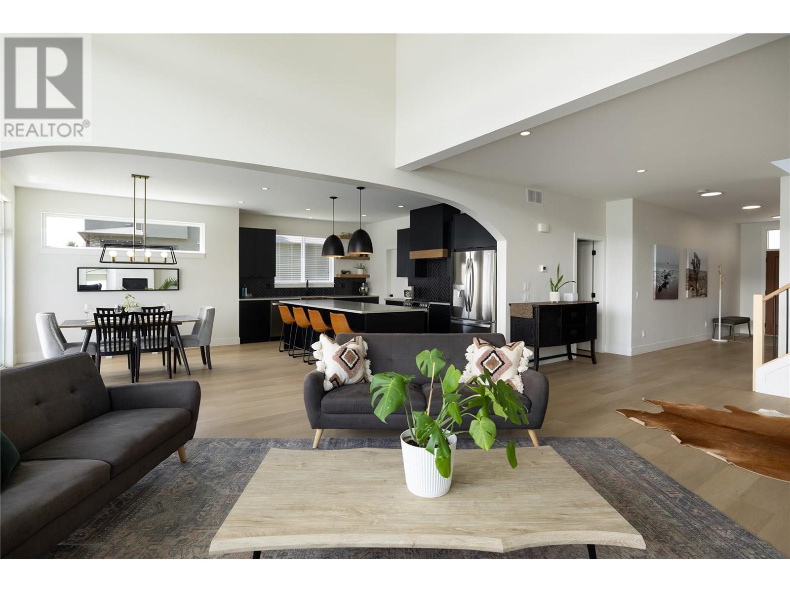 7476 Tronson Road, Vernon, British Columbia  V1H 1C3 - Photo 12 - 10351837