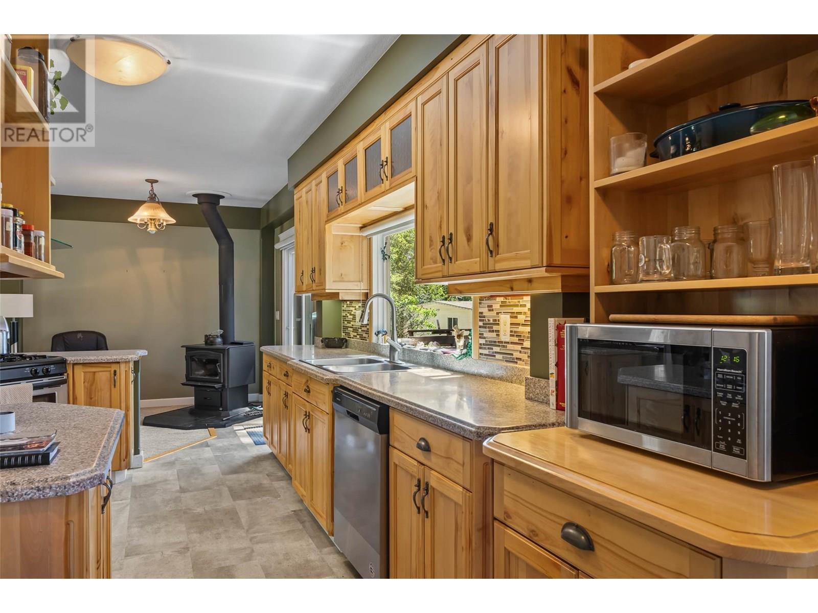 2292 Ojibway Road, Kamloops, British Columbia  V2H 1P1 - Photo 8 - 10352165