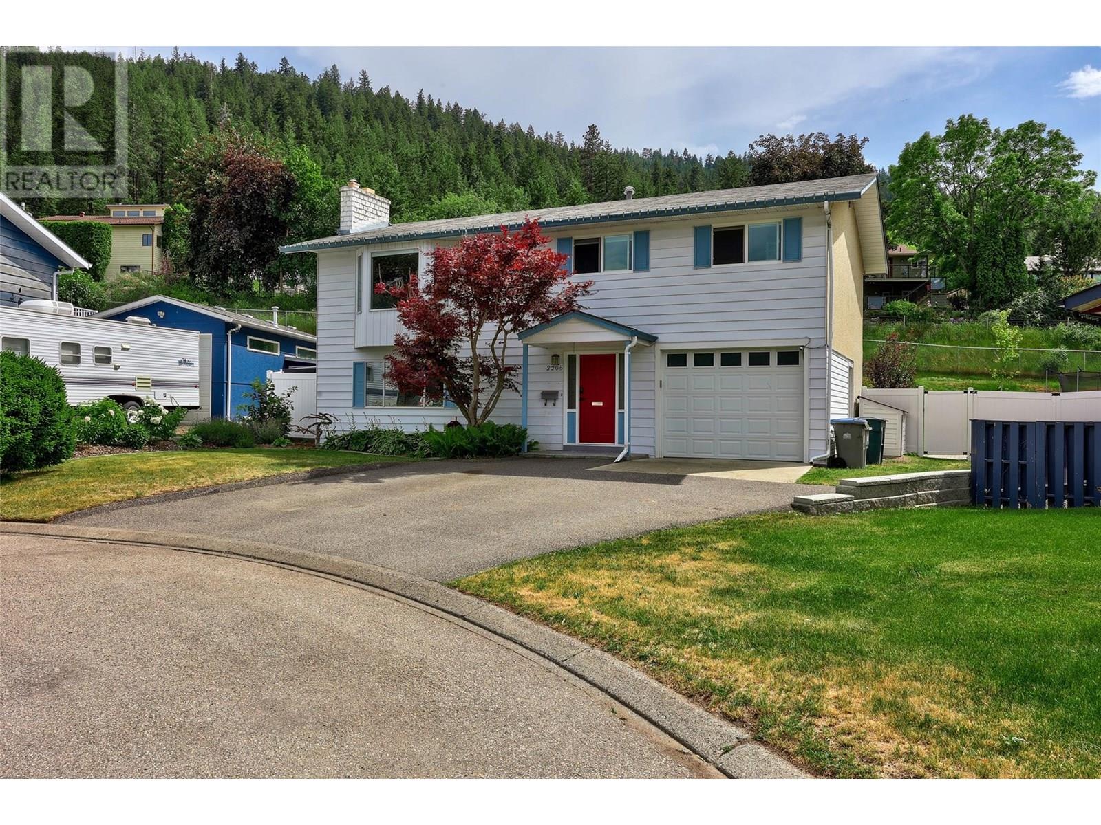 2205 Omineca Drive, Kamloops, British Columbia  V2E 1S8 - Photo 2 - 10352147