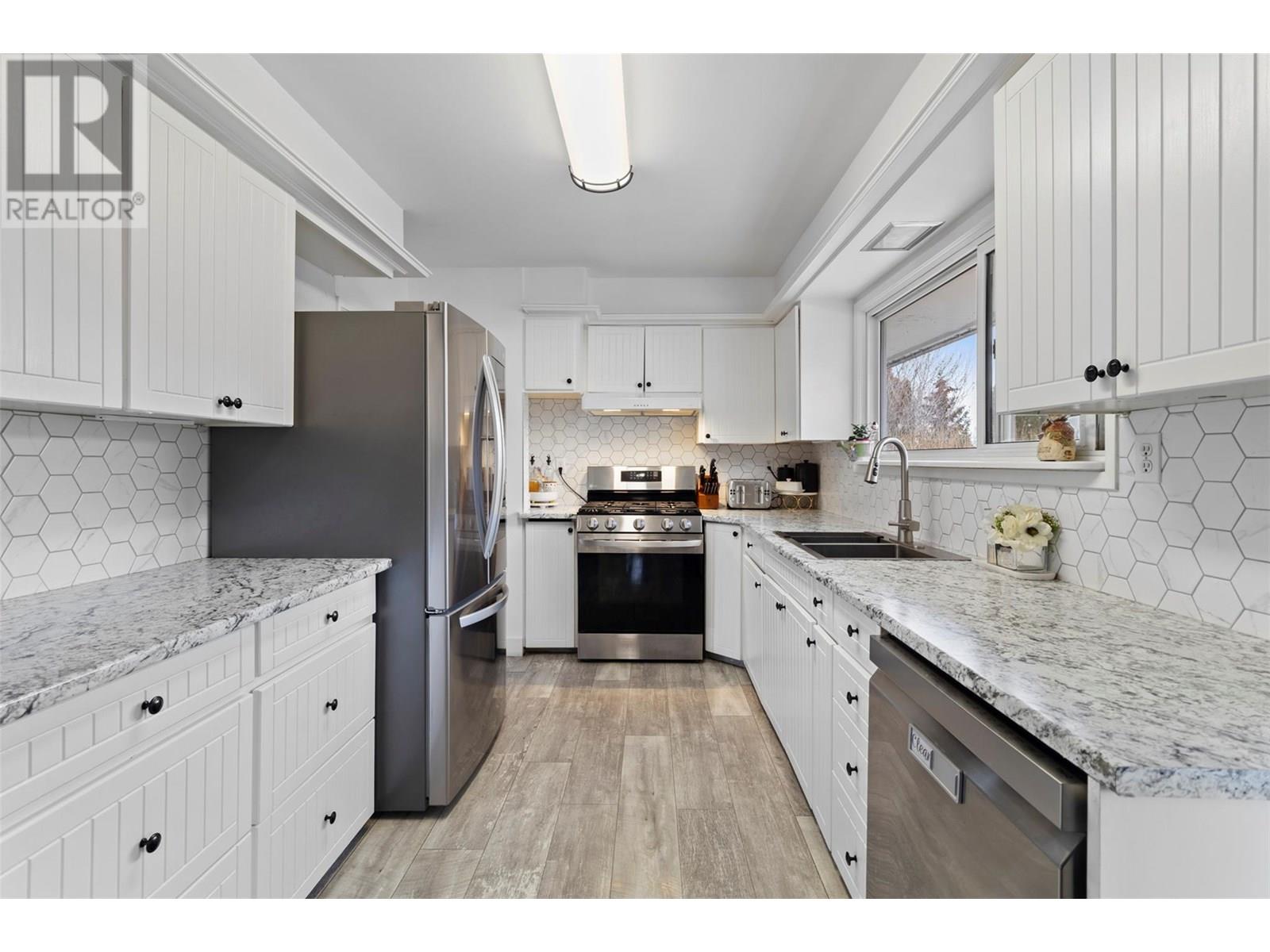 1886 Valleyview Drive, Kamloops, British Columbia  V2C 4B9 - Photo 10 - 10352175