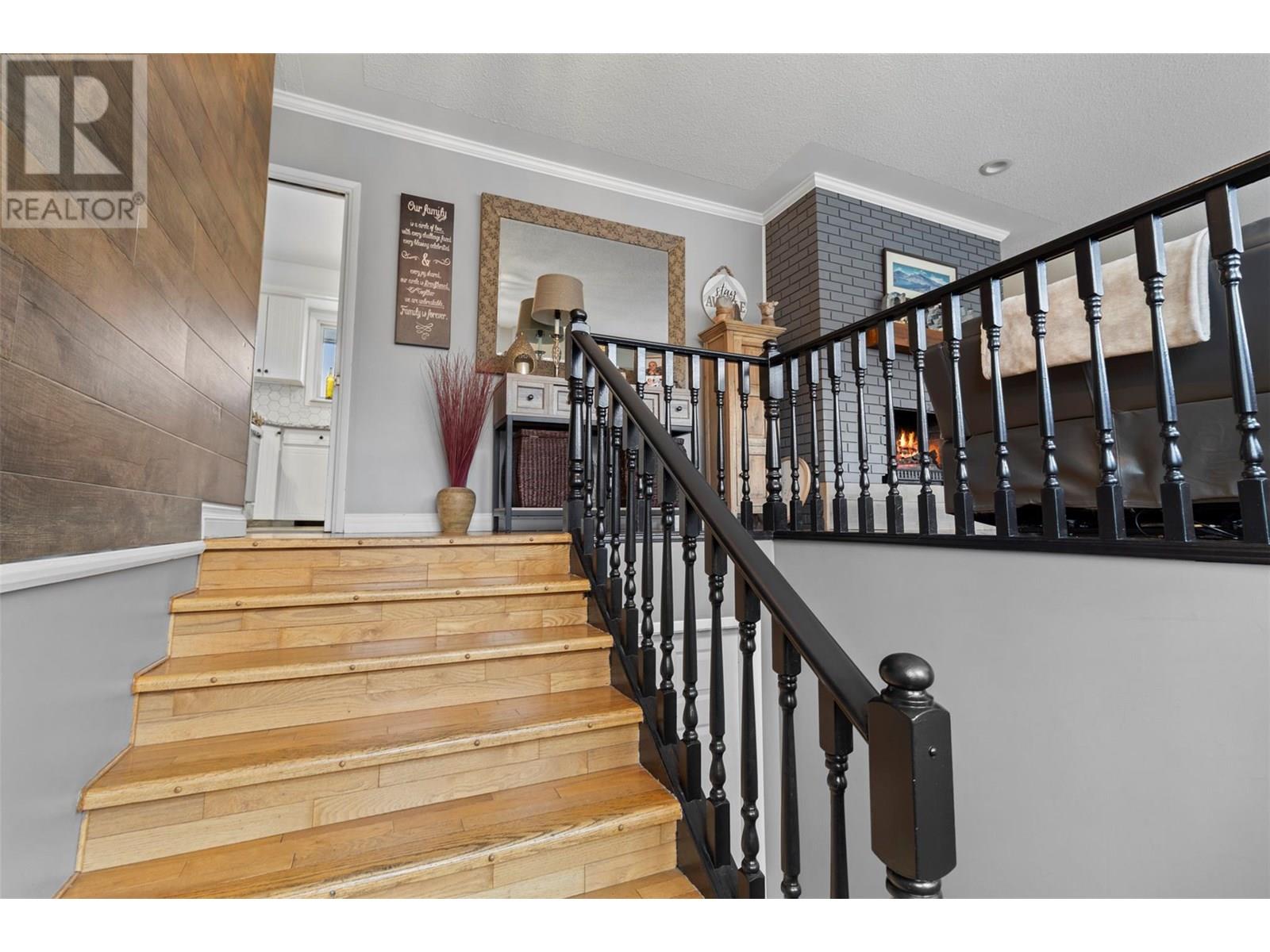 1886 Valleyview Drive, Kamloops, British Columbia  V2C 4B9 - Photo 3 - 10352175