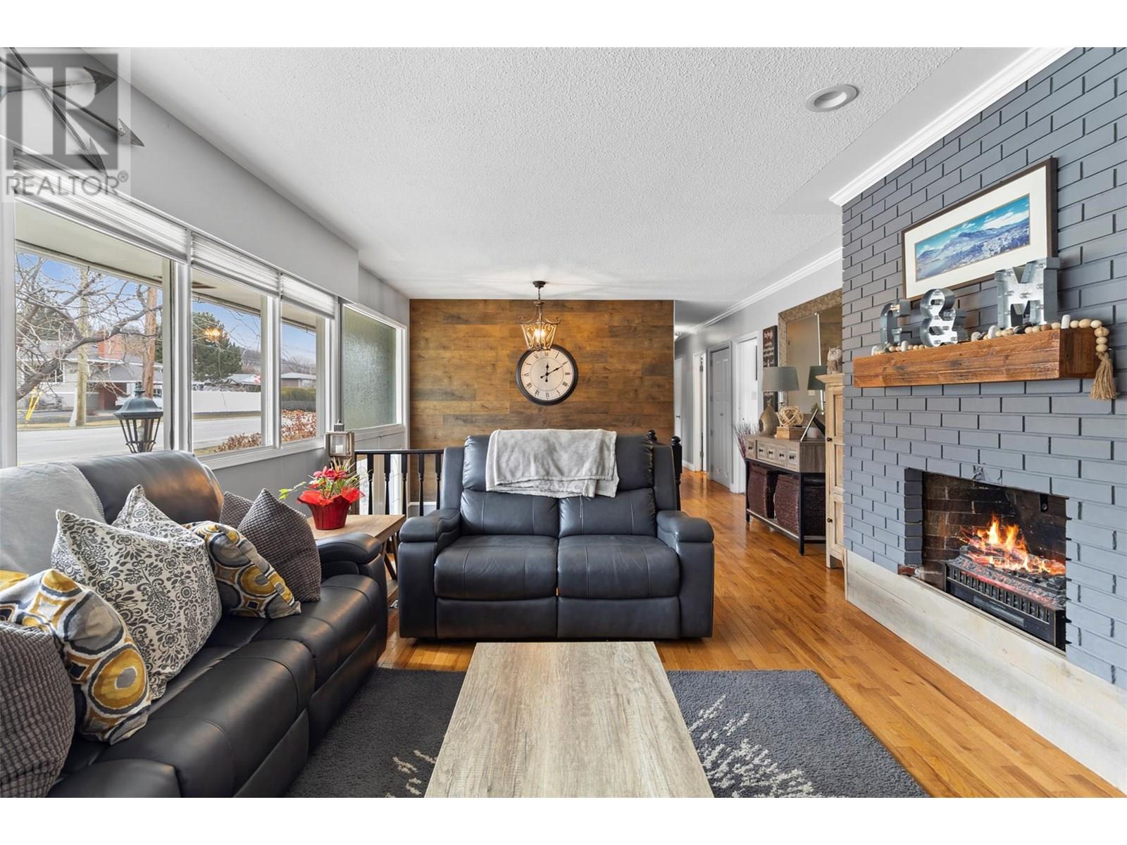 1886 Valleyview Drive, Kamloops, British Columbia  V2C 4B9 - Photo 4 - 10352175