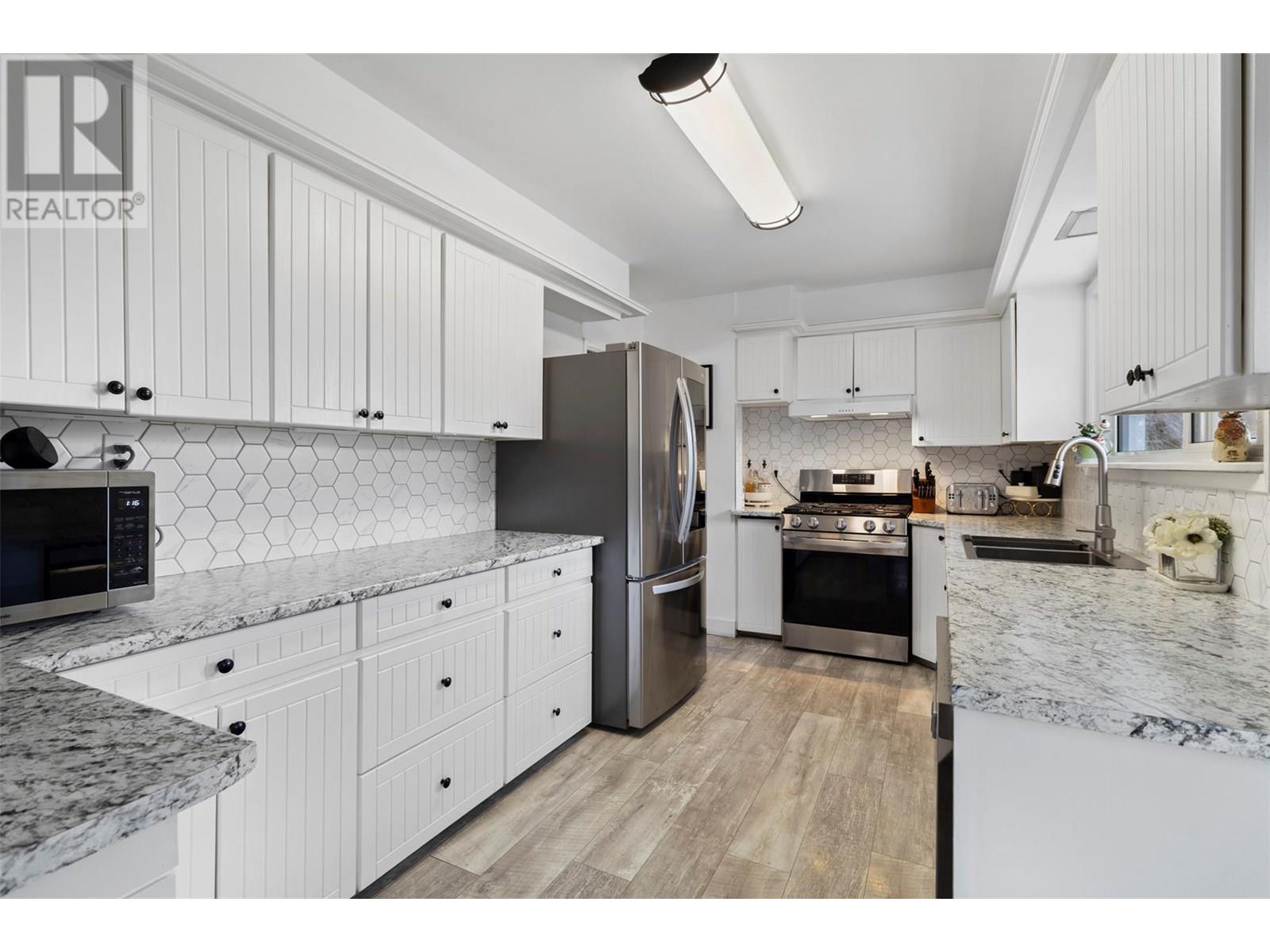 1886 Valleyview Drive, Kamloops, British Columbia  V2C 4B9 - Photo 9 - 10352175