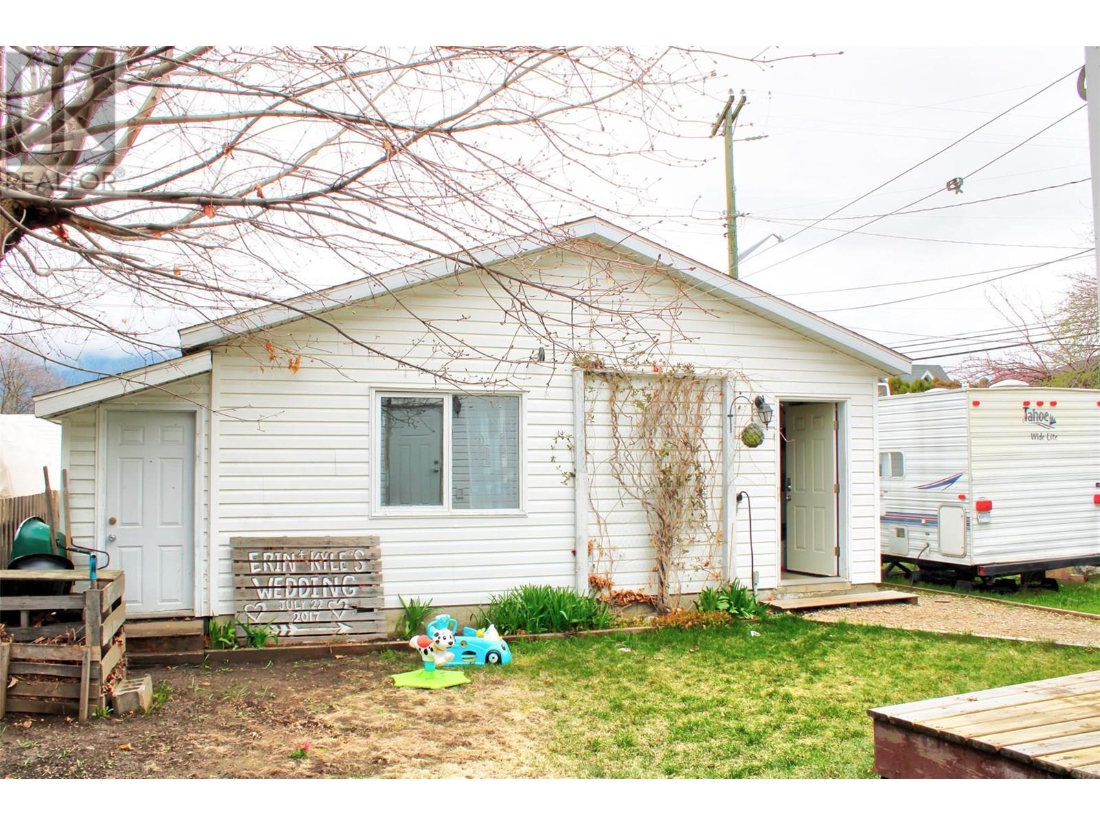 1142 Thompson Avenue, Chase, British Columbia  V0E 1M0 - Photo 2 - 10351819