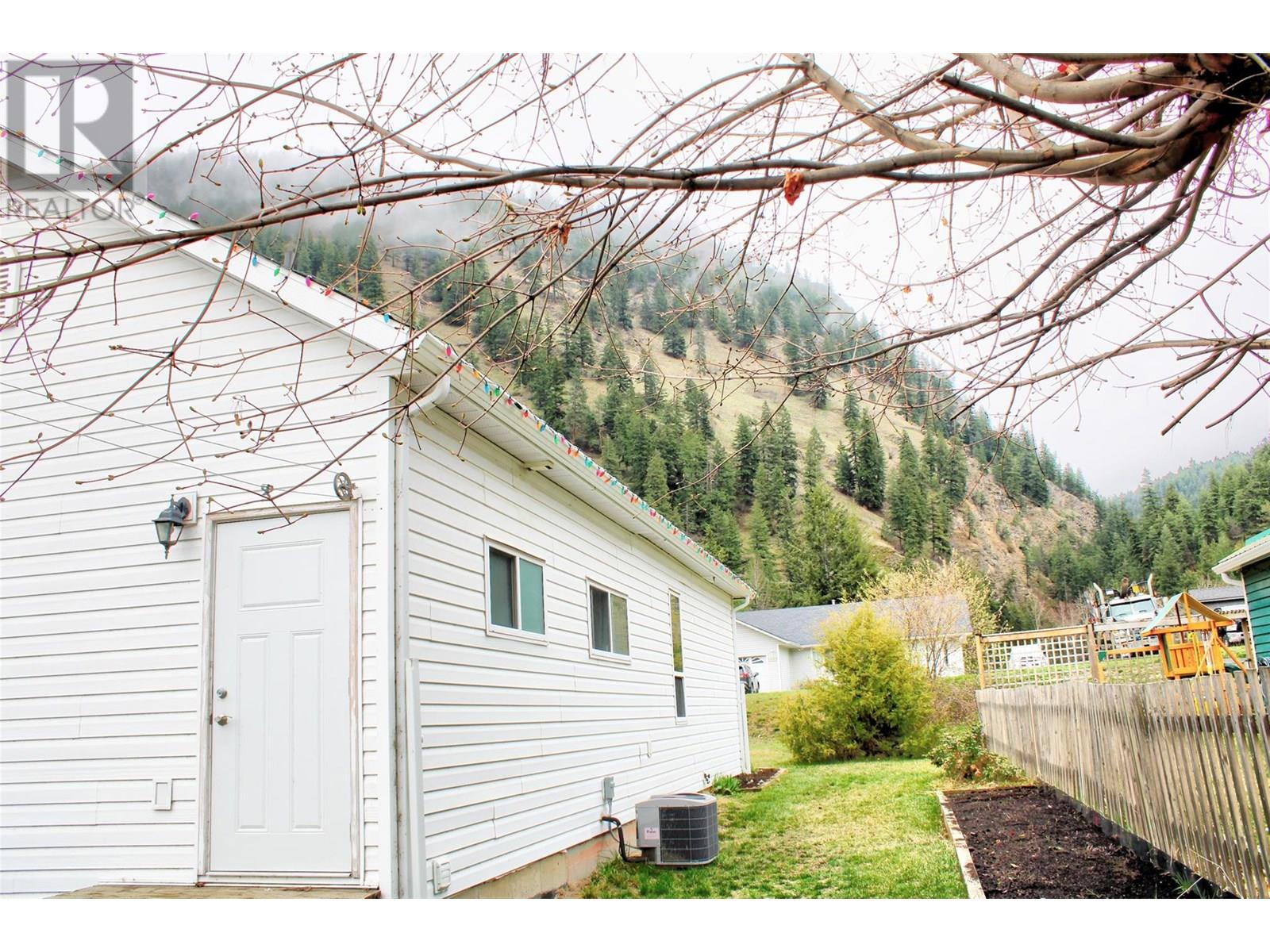 1142 Thompson Avenue, Chase, British Columbia  V0E 1M0 - Photo 29 - 10351819