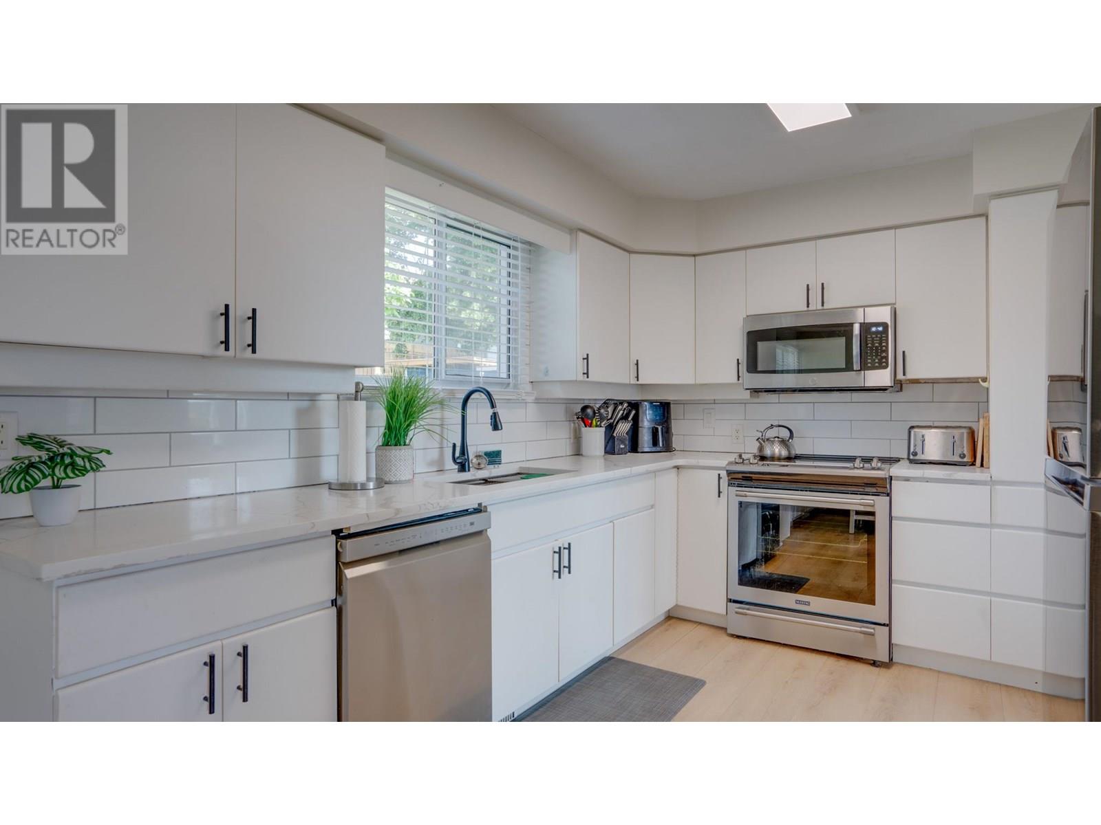 8700 Lakeview Drive, Coldstream, British Columbia  V1B 1W3 - Photo 15 - 10351977