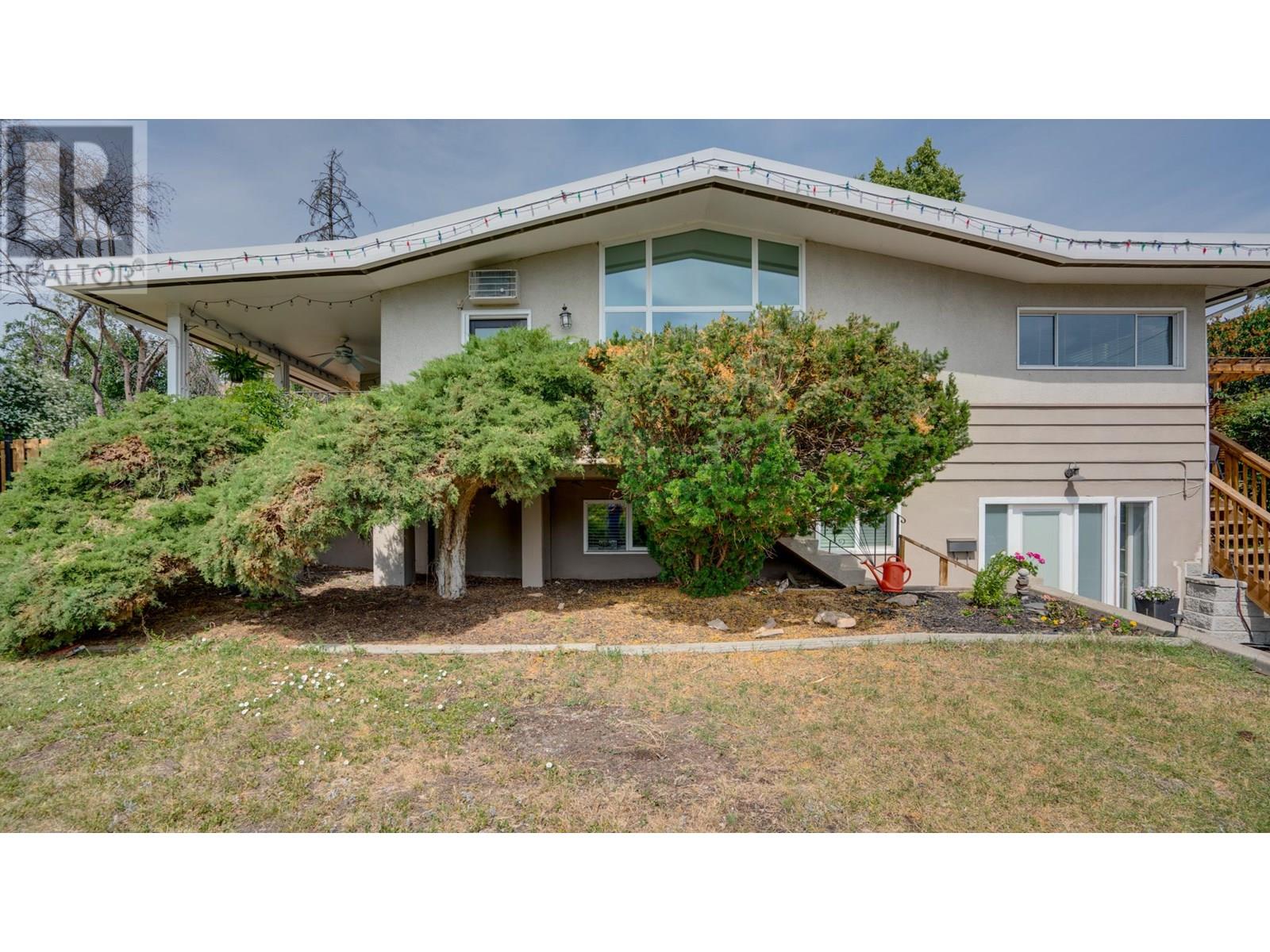 8700 Lakeview Drive, Coldstream, British Columbia  V1B 1W3 - Photo 2 - 10351977