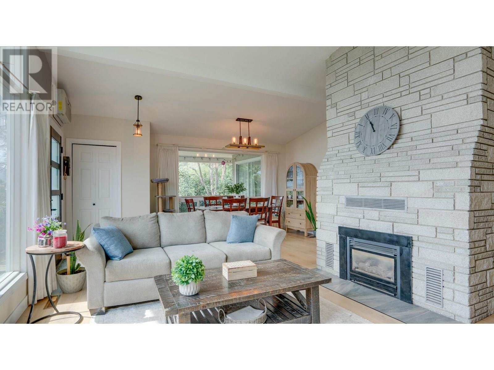 8700 Lakeview Drive, Coldstream, British Columbia  V1B 1W3 - Photo 8 - 10351977