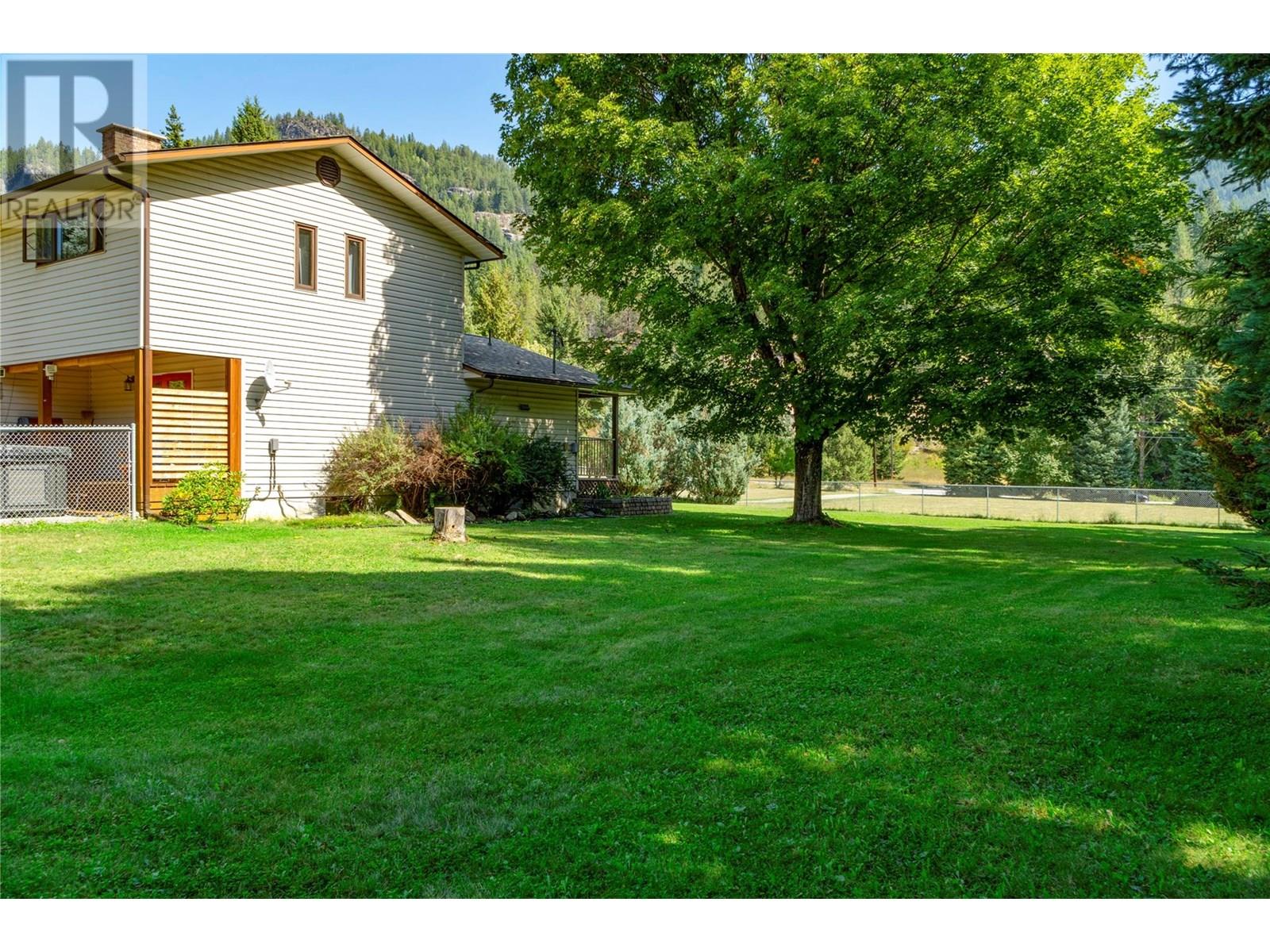 1802 Pass Creek Road, Castlegar, British Columbia  V1N 4S6 - Photo 32 - 10352151