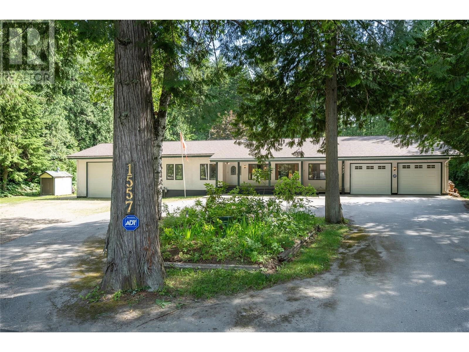 1557 Nichol Road, Revelstoke, British Columbia  V0E 2S1 - Photo 1 - 10351445