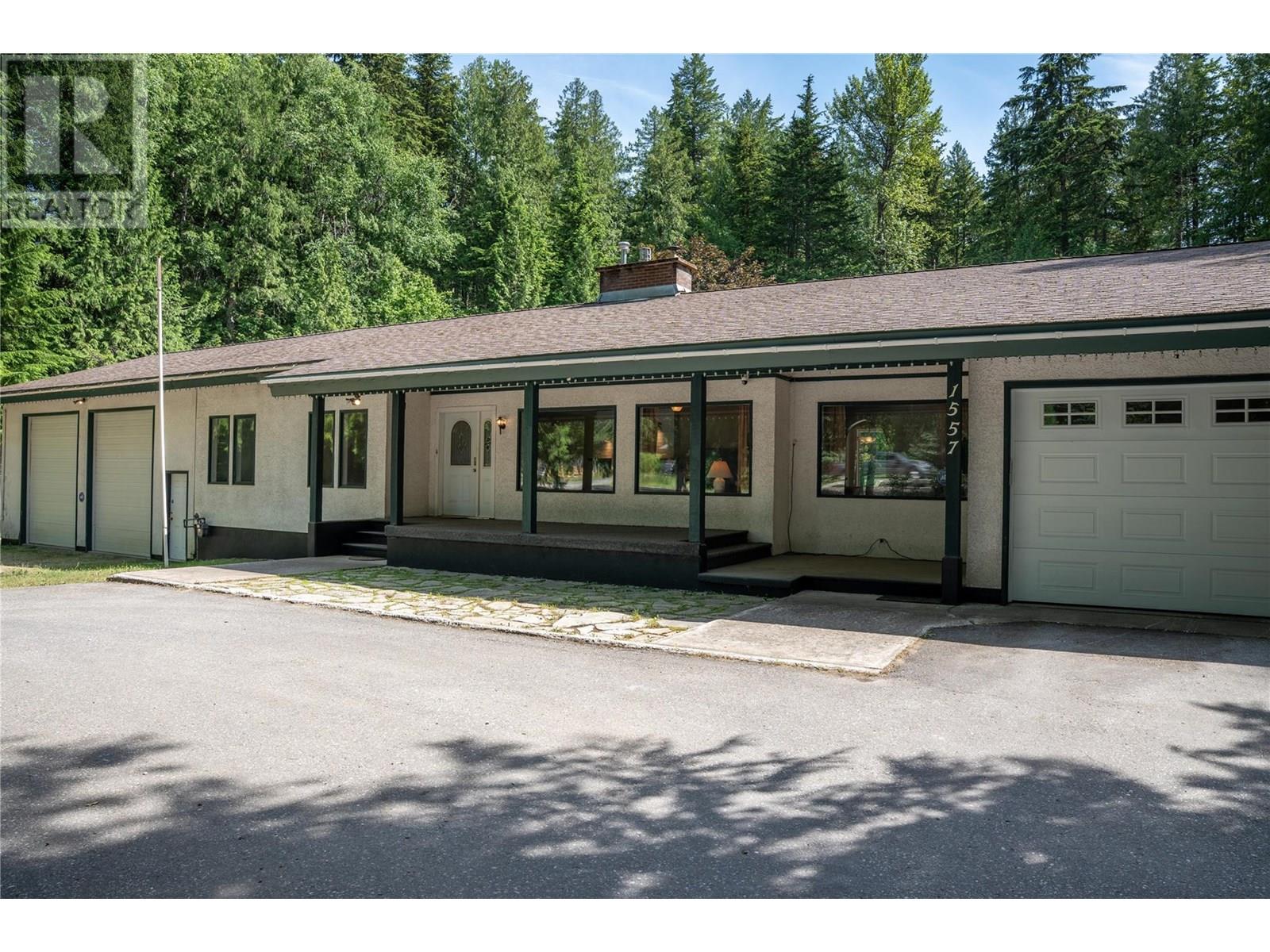 1557 Nichol Road, Revelstoke, British Columbia  V0E 2S1 - Photo 2 - 10351445