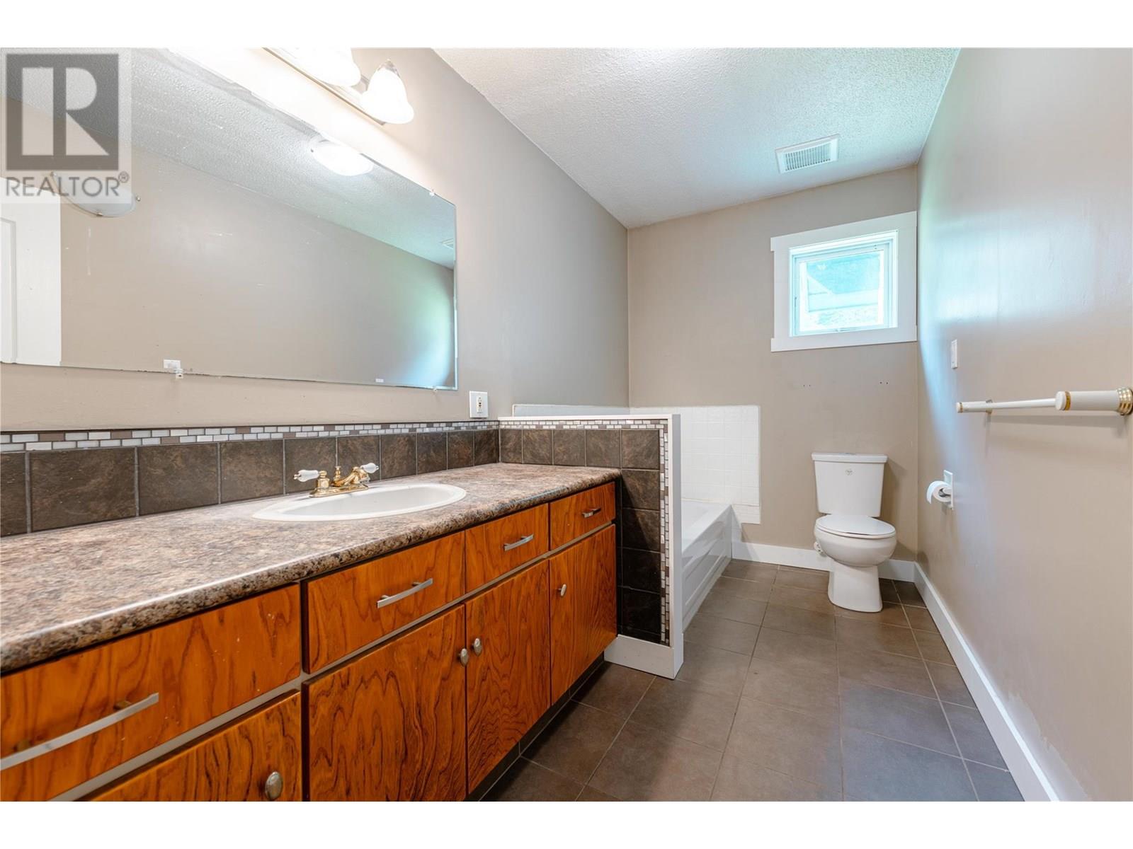 1557 Nichol Road, Revelstoke, British Columbia  V0E 2S1 - Photo 21 - 10351445