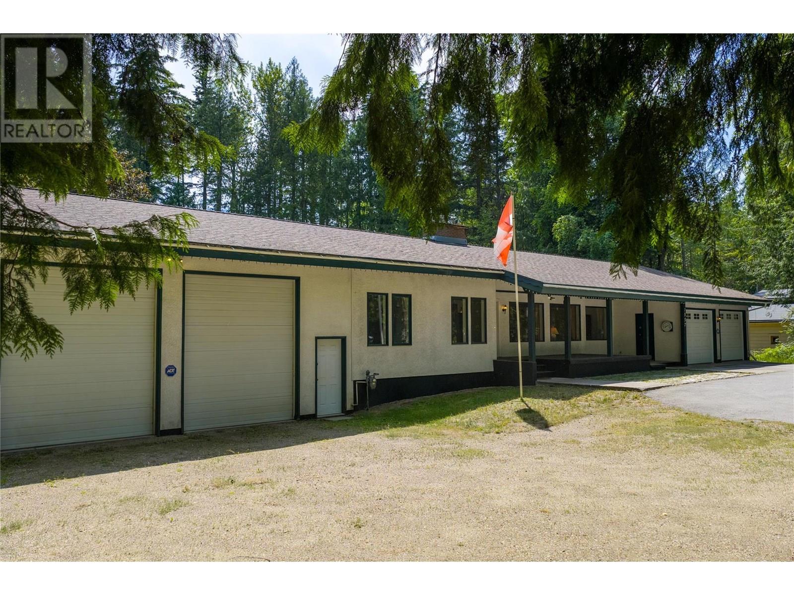 1557 Nichol Road, Revelstoke, British Columbia  V0E 2S1 - Photo 3 - 10351445
