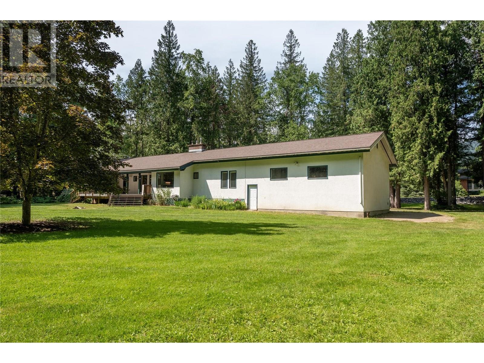 1557 Nichol Road, Revelstoke, British Columbia  V0E 2S1 - Photo 5 - 10351445