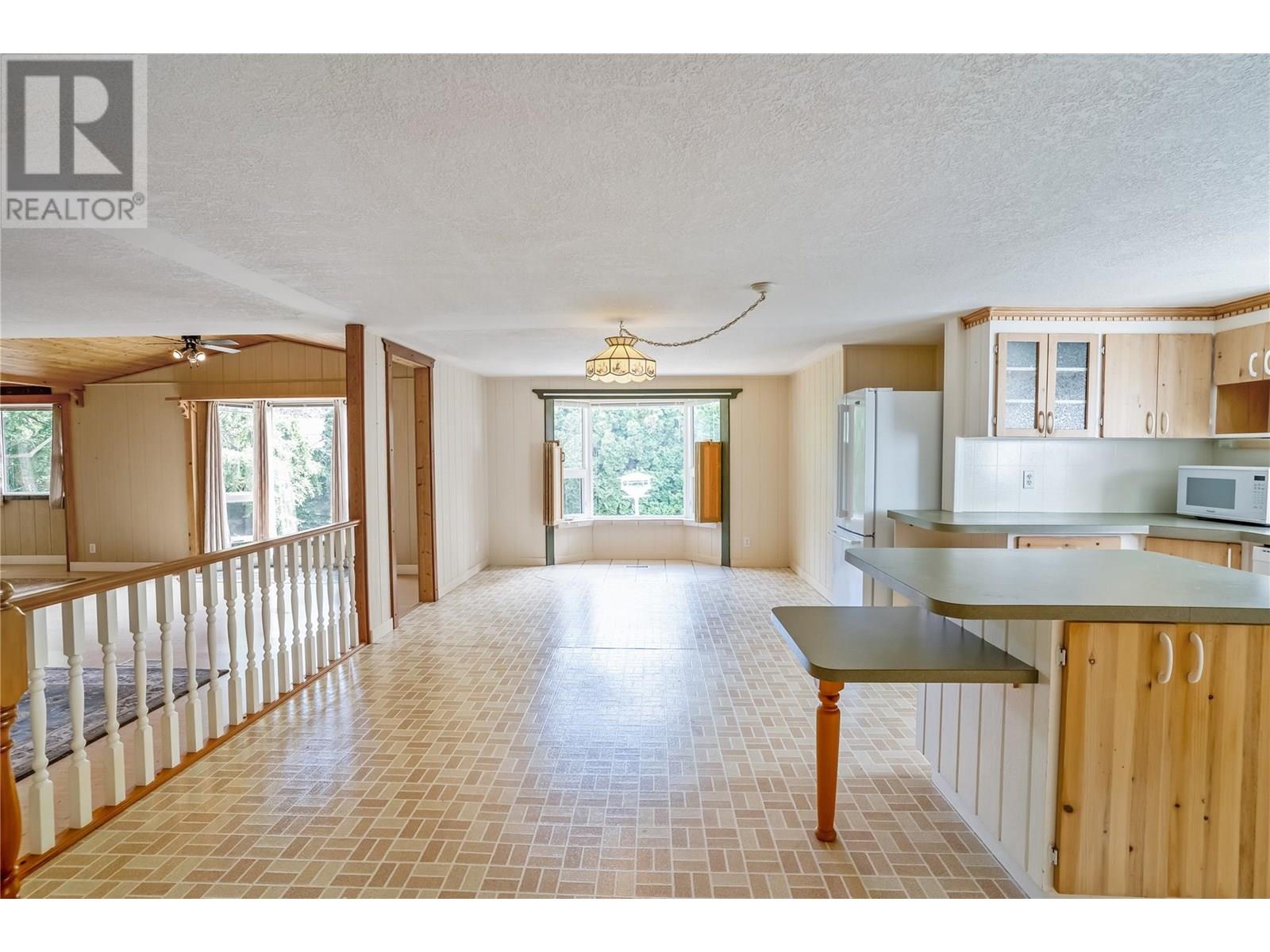 6641 Gibbs Road, Vernon, British Columbia  V1B 3T2 - Photo 14 - 10351754