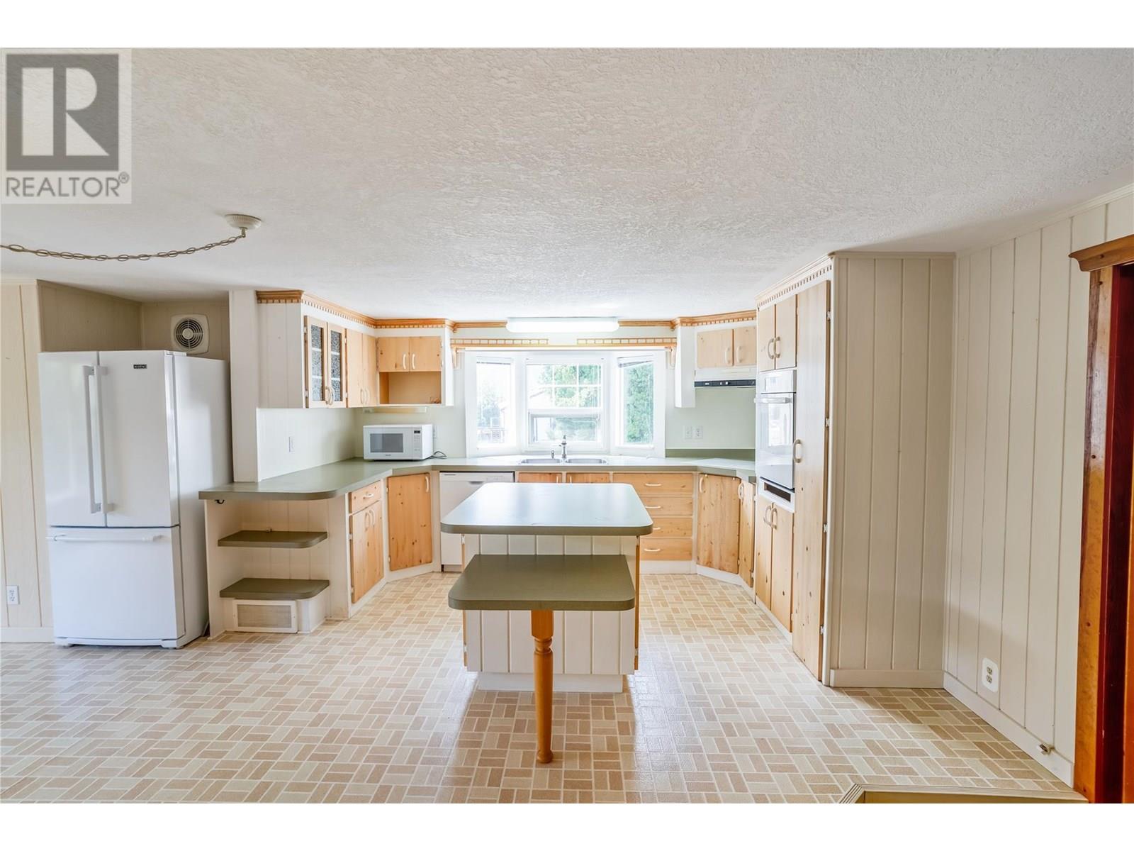 6641 Gibbs Road, Vernon, British Columbia  V1B 3T2 - Photo 15 - 10351754