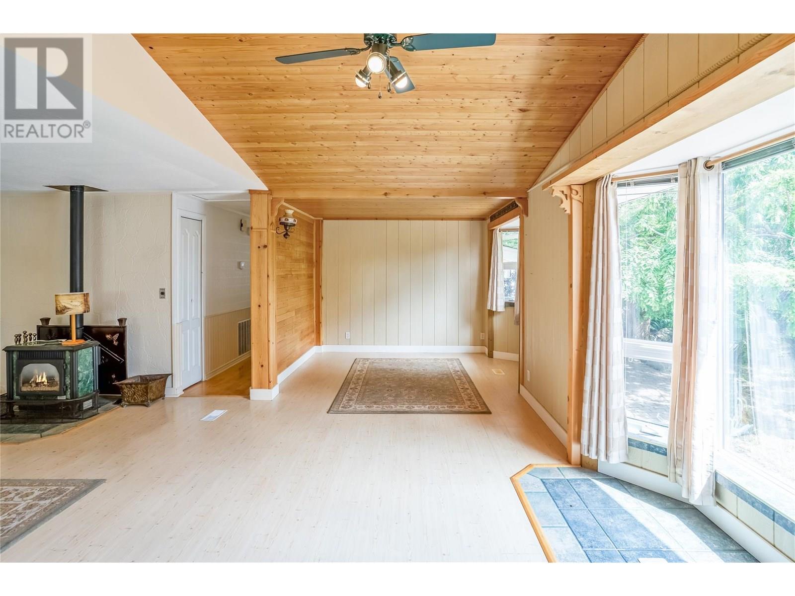 6641 Gibbs Road, Vernon, British Columbia  V1B 3T2 - Photo 18 - 10351754