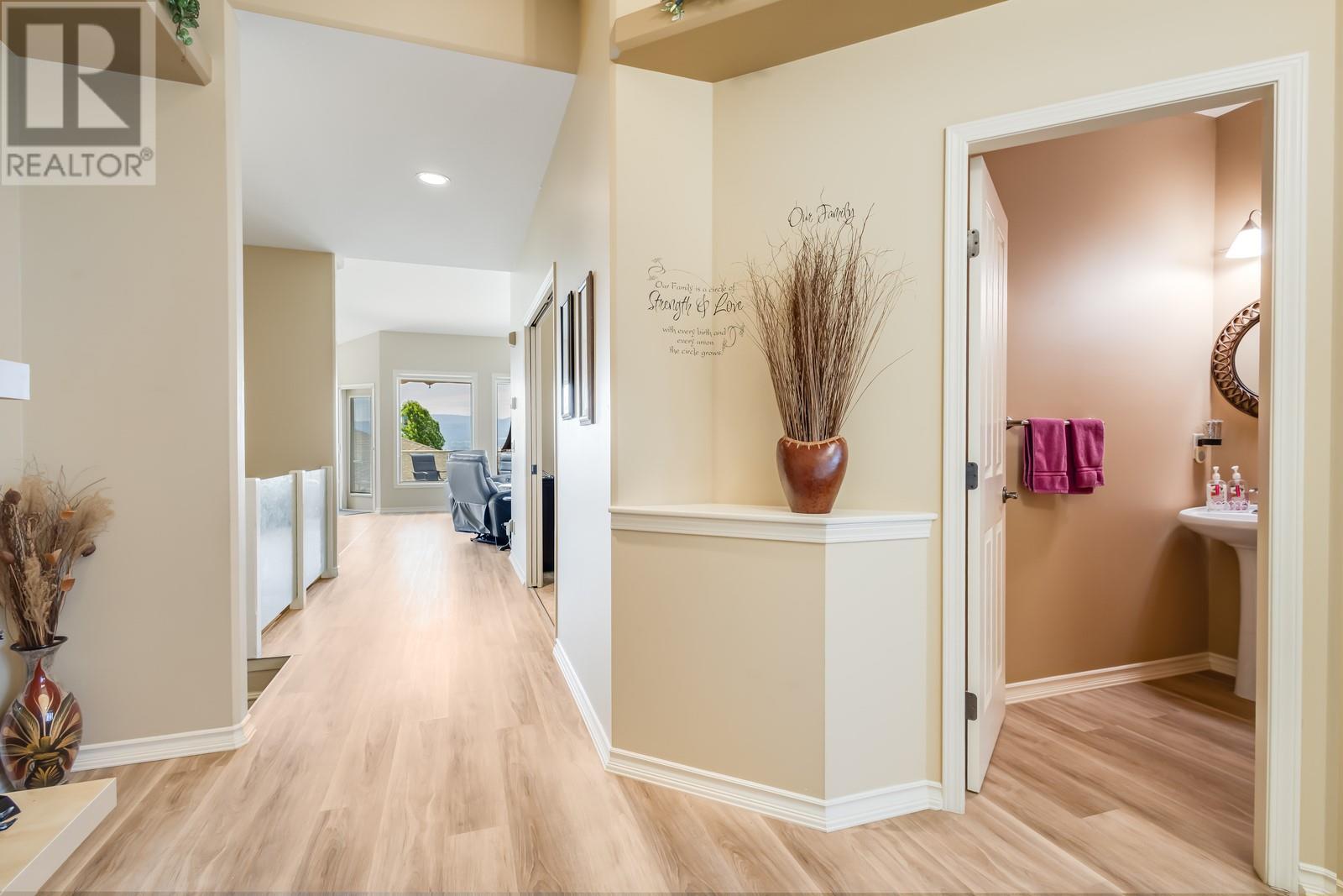 5046 South Ridge Drive, Kelowna, British Columbia  V1W 4W7 - Photo 22 - 10350118