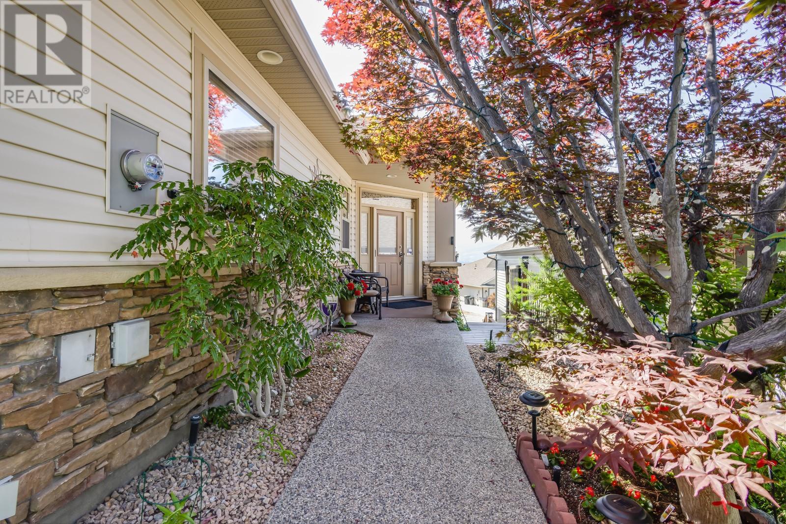 5046 South Ridge Drive, Kelowna, British Columbia  V1W 4W7 - Photo 3 - 10350118