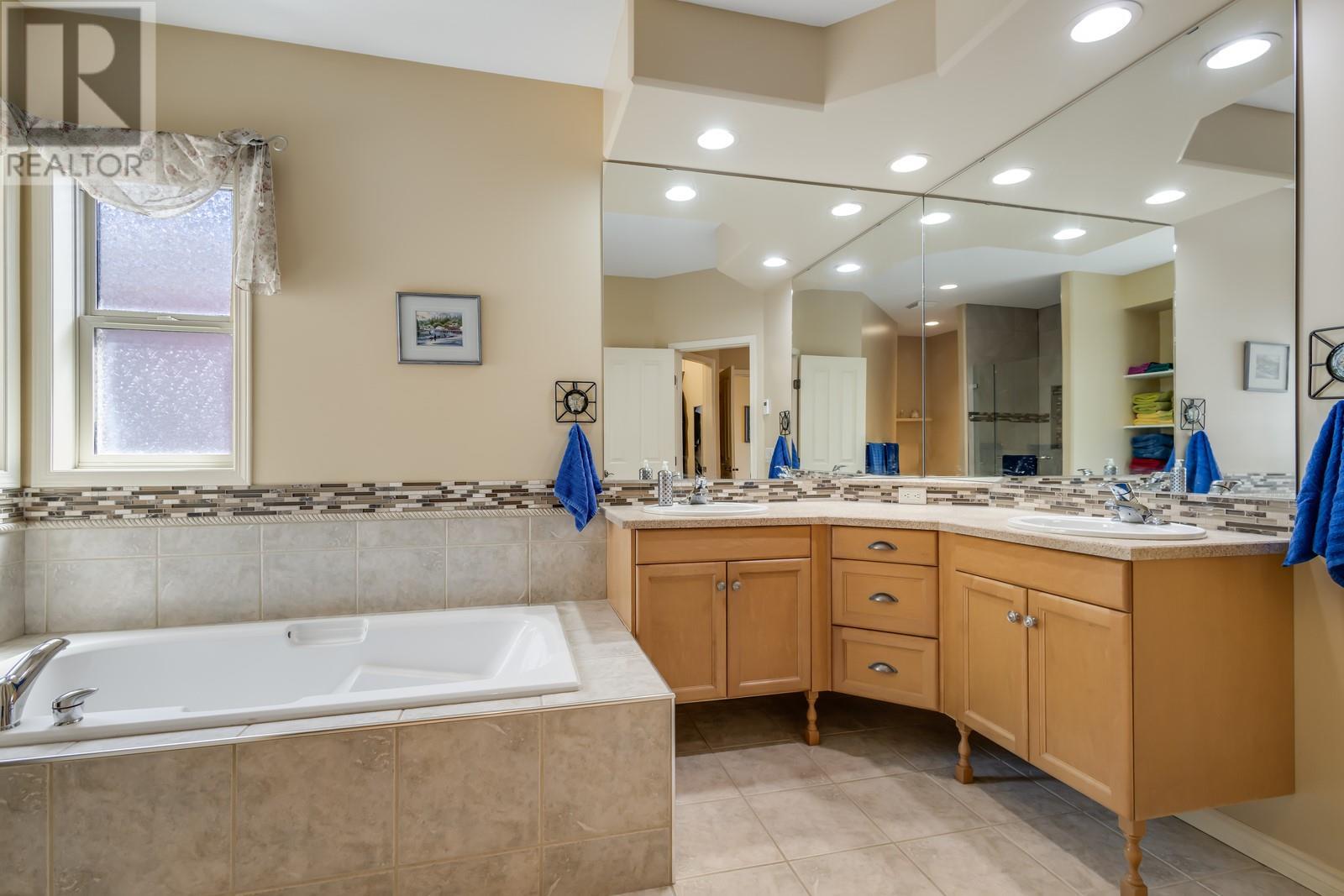 5046 South Ridge Drive, Kelowna, British Columbia  V1W 4W7 - Photo 32 - 10350118