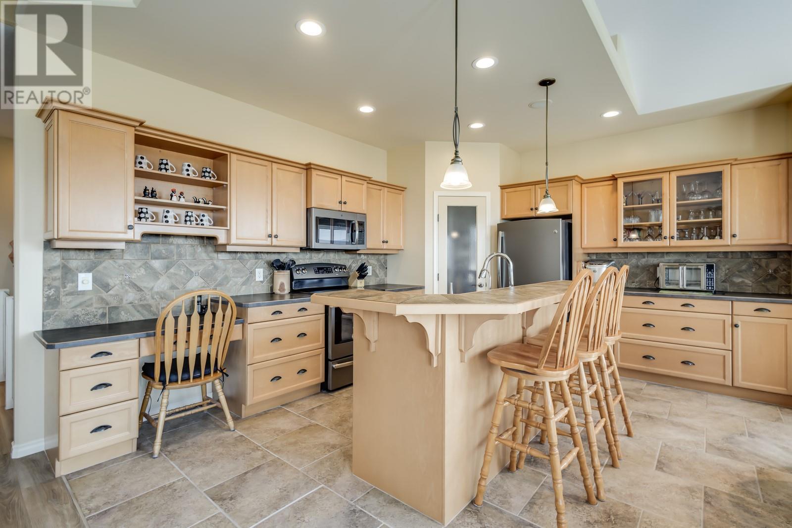 5046 South Ridge Drive, Kelowna, British Columbia  V1W 4W7 - Photo 9 - 10350118