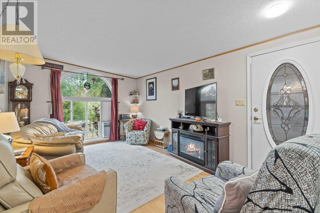 4660 73 Avenue Ne, Salmon Arm, British Columbia  V0E 1K0 - Photo 7 - 10351111