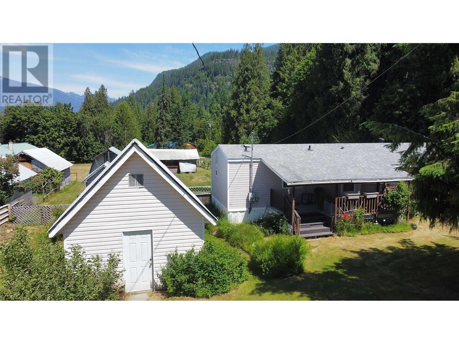 612 Fletcher Avenue, Slocan, British Columbia  V0G 2C0 - Photo 1 - 10351796