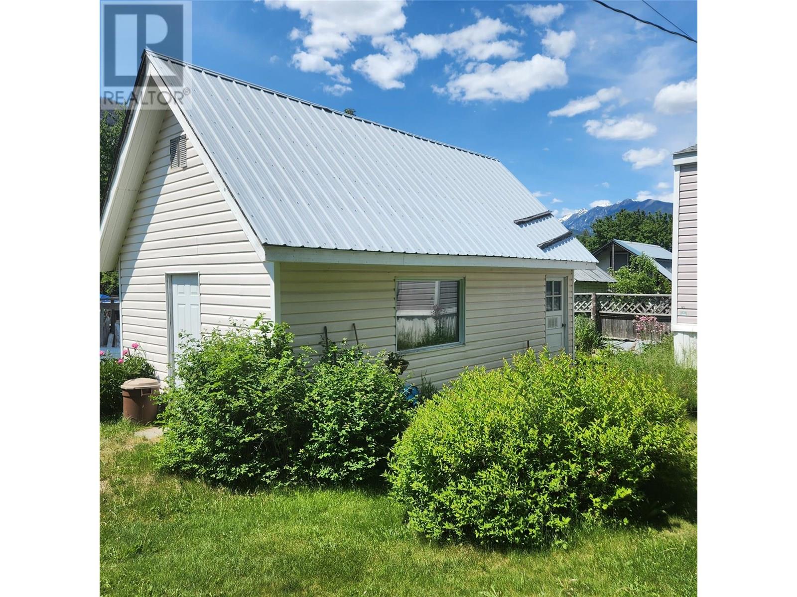 612 Fletcher Avenue, Slocan, British Columbia  V0G 2C0 - Photo 3 - 10351796