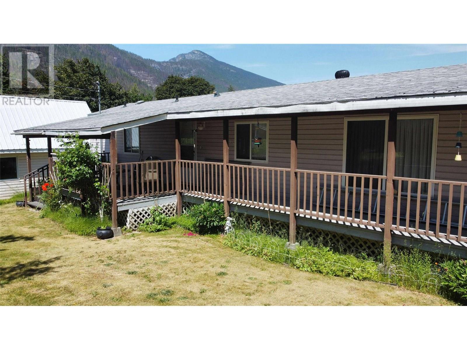 612 Fletcher Avenue, Slocan, British Columbia  V0G 2C0 - Photo 8 - 10351796