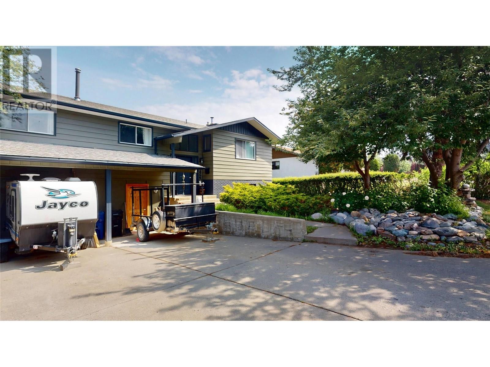 1324 14th Street S, Cranbrook, British Columbia  V1C 5E8 - Photo 1 - 10352204
