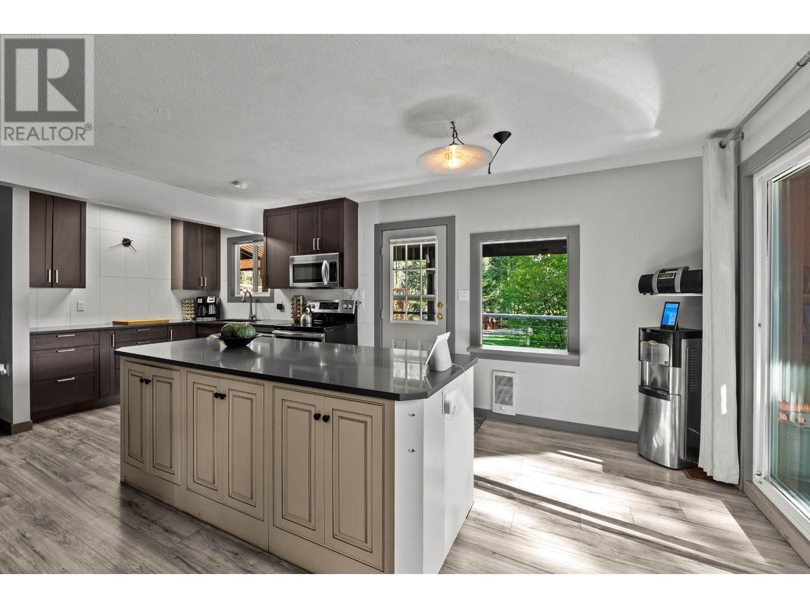 2486 Heffley-Louis Creek Road, Kamloops, British Columbia  V0E 1Z0 - Photo 16 - 10352144