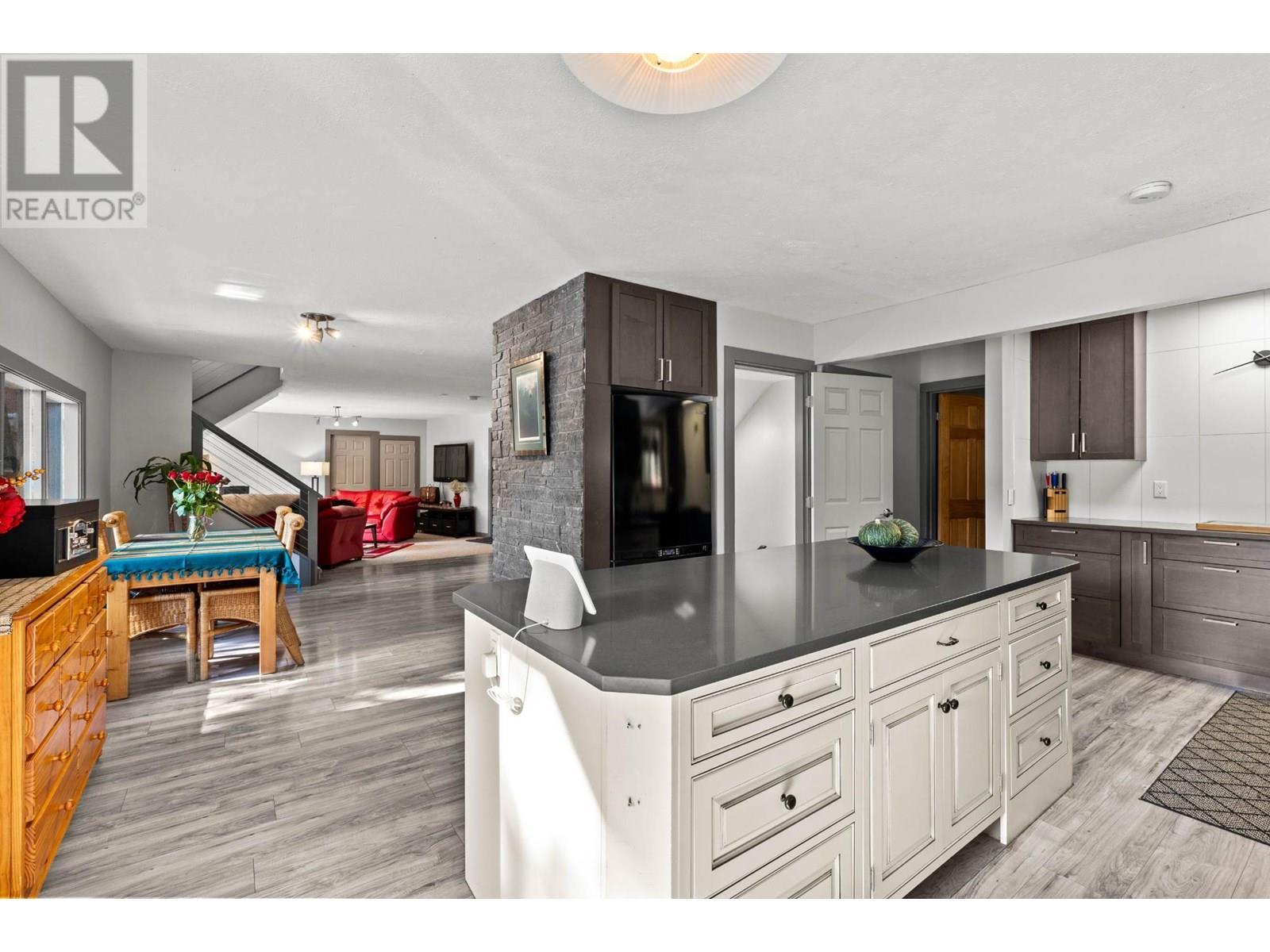 2486 Heffley-Louis Creek Road, Kamloops, British Columbia  V0E 1Z0 - Photo 9 - 10352144