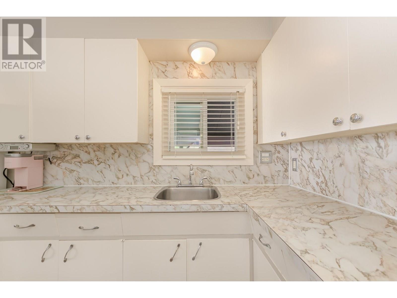 571 1 Avenue Se, Salmon Arm, British Columbia  V1E 1J7 - Photo 11 - 10351823