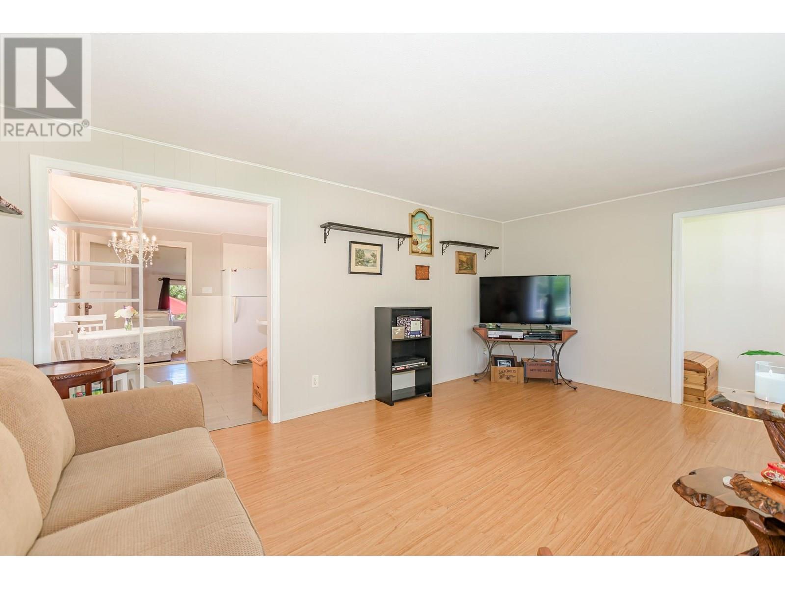 571 1 Avenue Se, Salmon Arm, British Columbia  V1E 1J7 - Photo 12 - 10351823