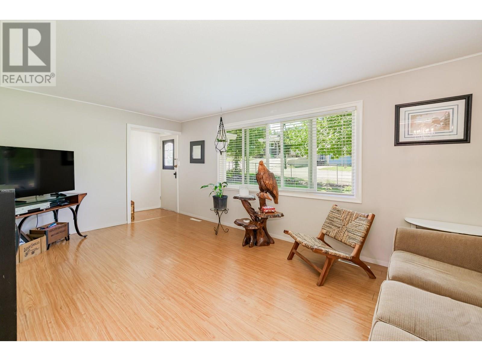 571 1 Avenue Se, Salmon Arm, British Columbia  V1E 1J7 - Photo 14 - 10351823