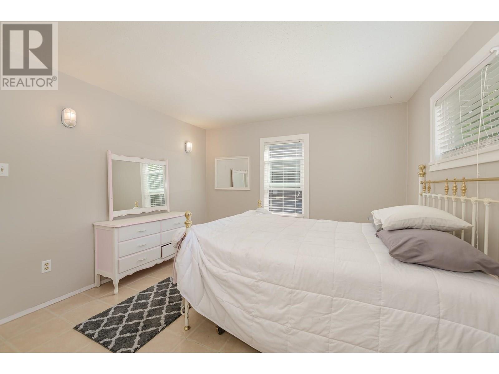 571 1 Avenue Se, Salmon Arm, British Columbia  V1E 1J7 - Photo 16 - 10351823