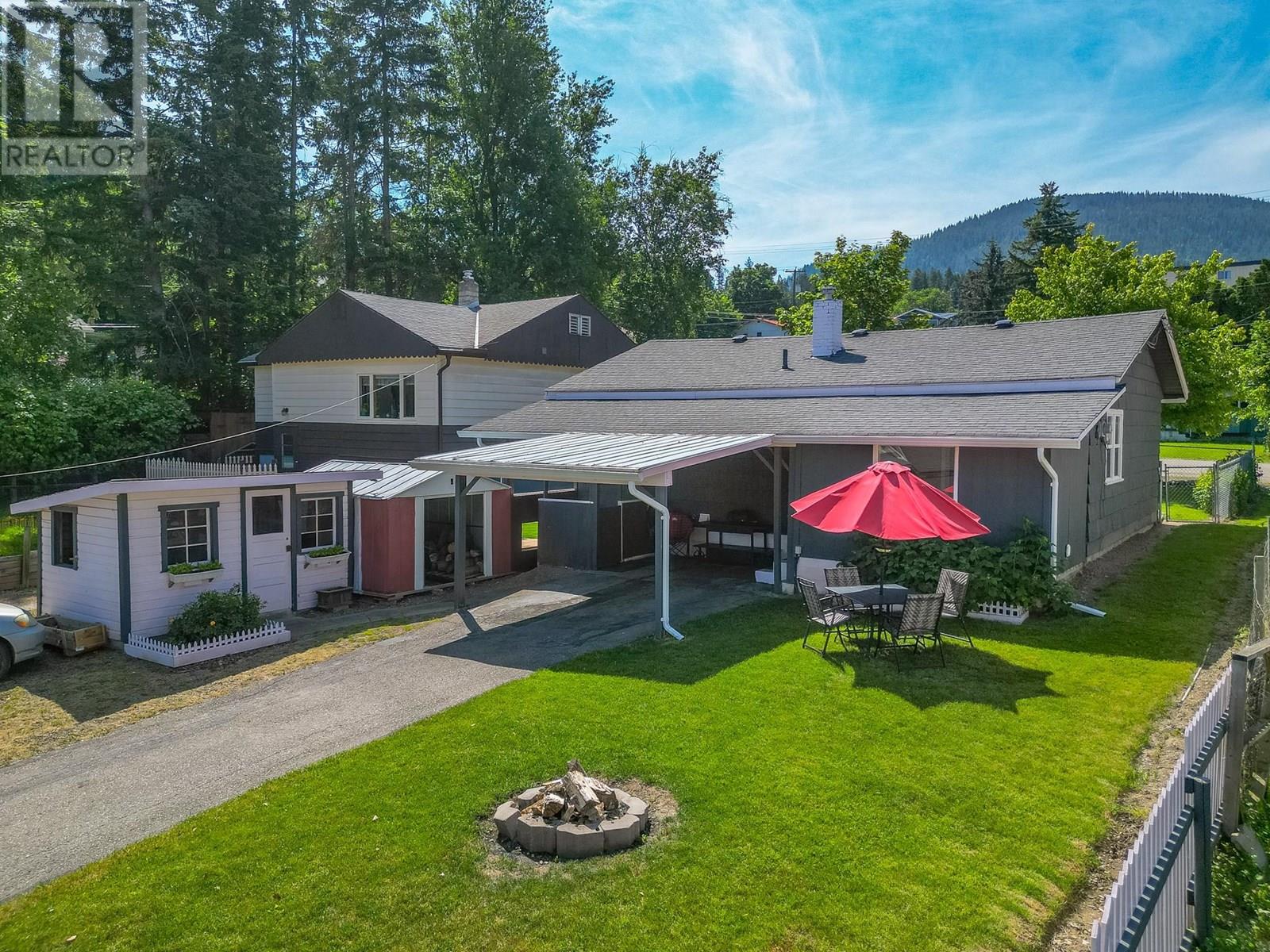 571 1 Avenue Se, Salmon Arm, British Columbia  V1E 1J7 - Photo 2 - 10351823